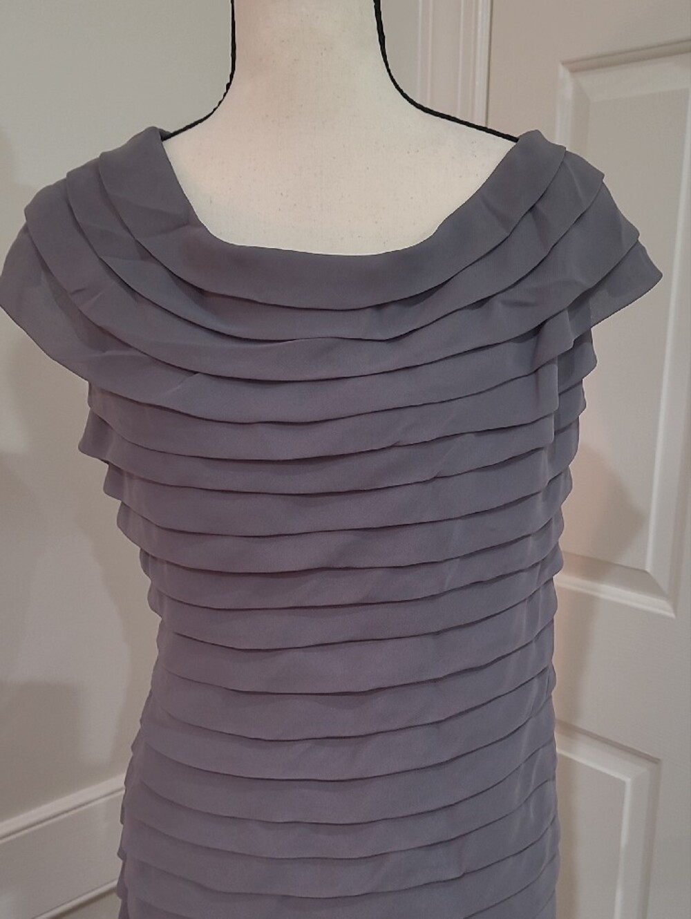 Dress Barn Tiered Shutter-Pleat Gray Shift Dress - Size 20 - Picture 2 of 9